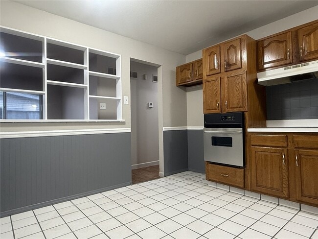 Building Photo - 810 Manresa Ln