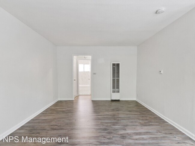 Foto del edificio - 1 br, 1 bath Apartment - 10227 S. 10th Ave...