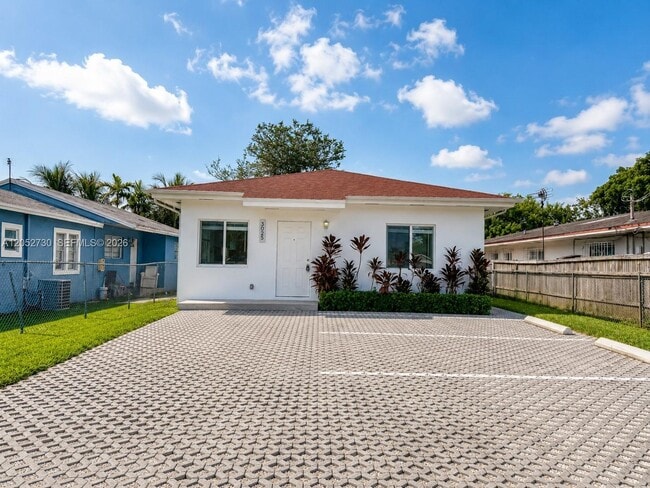 Foto del edificio - 3027 NW 23rd Ave