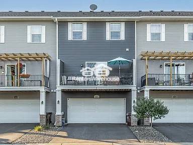 Building Photo - Beautiful Townhome in a Great Neighborhood