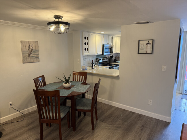 Building Photo - 4531 Bay Beach Ln