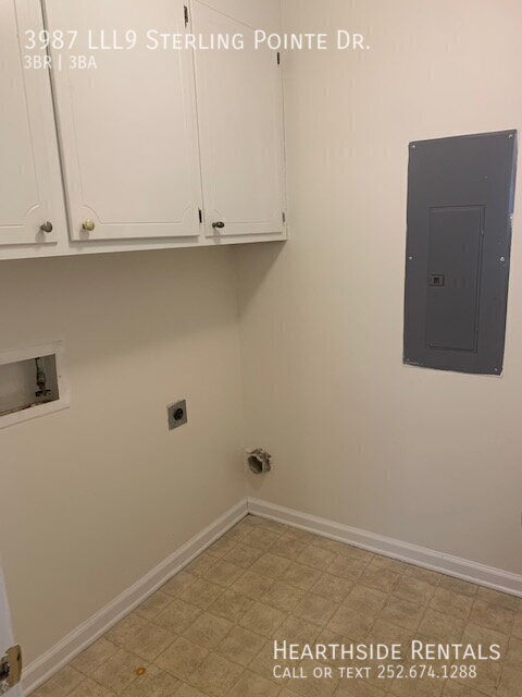 Building Photo - 3 Bedroom/2.5 Bath Townhouse in Sterling P...