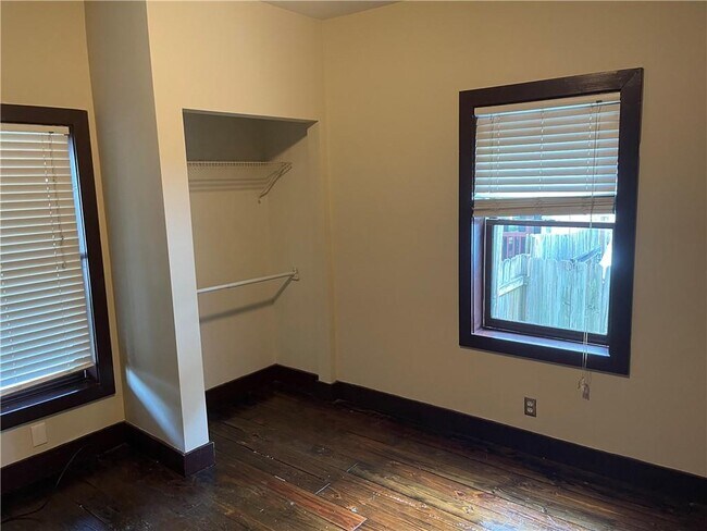 Foto del edificio - 744 Glass St NW