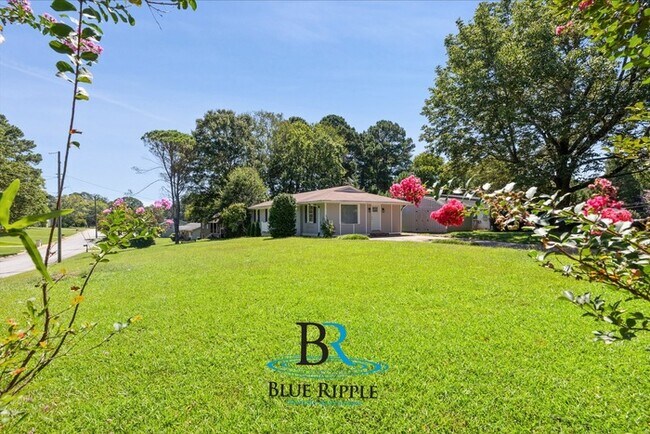 Building Photo - New Renovation and Prime Smyrna Location! ...