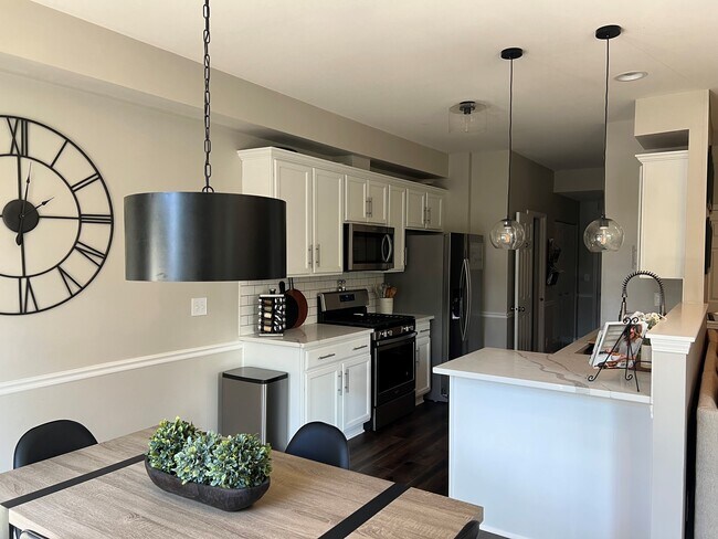 Building Photo - 365 Whitmore Cir