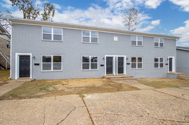 Building Photo - 1820 Sanford Dr
