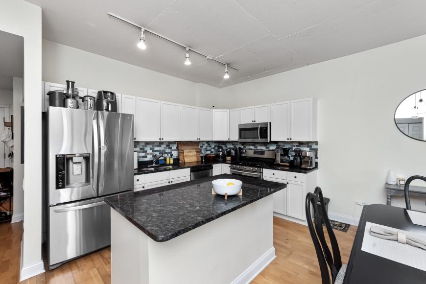 Primary Photo - 2 bedroom in Chicago IL 60607