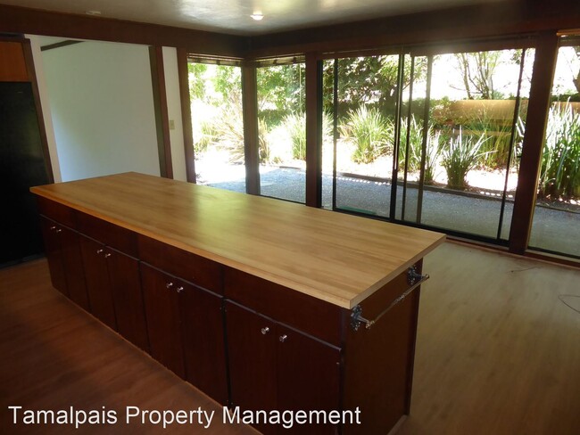 Building Photo - 2 br, 2 bath House - 2 Lyford Drive, #6