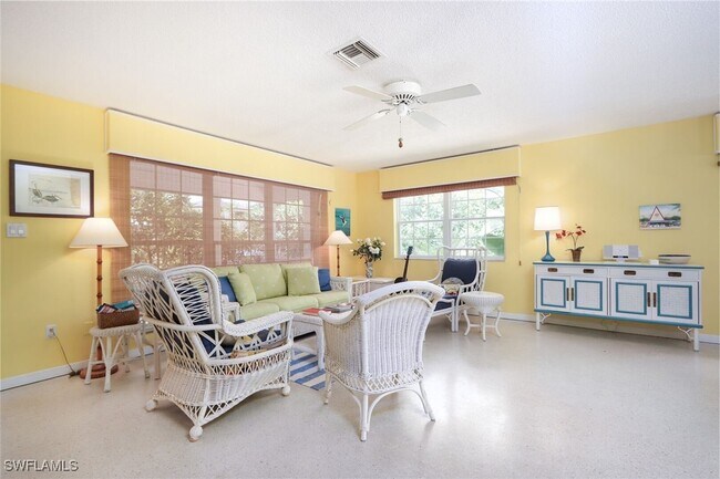 Foto del edificio - 361 1st Ave N