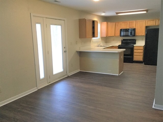 Building Photo - 628 Treyburn Lakes Way