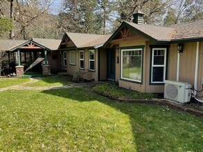 Building Photo - 439 Canyon Oak Dr