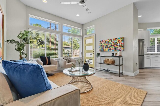 Foto del edificio - 5609 Tura Ln