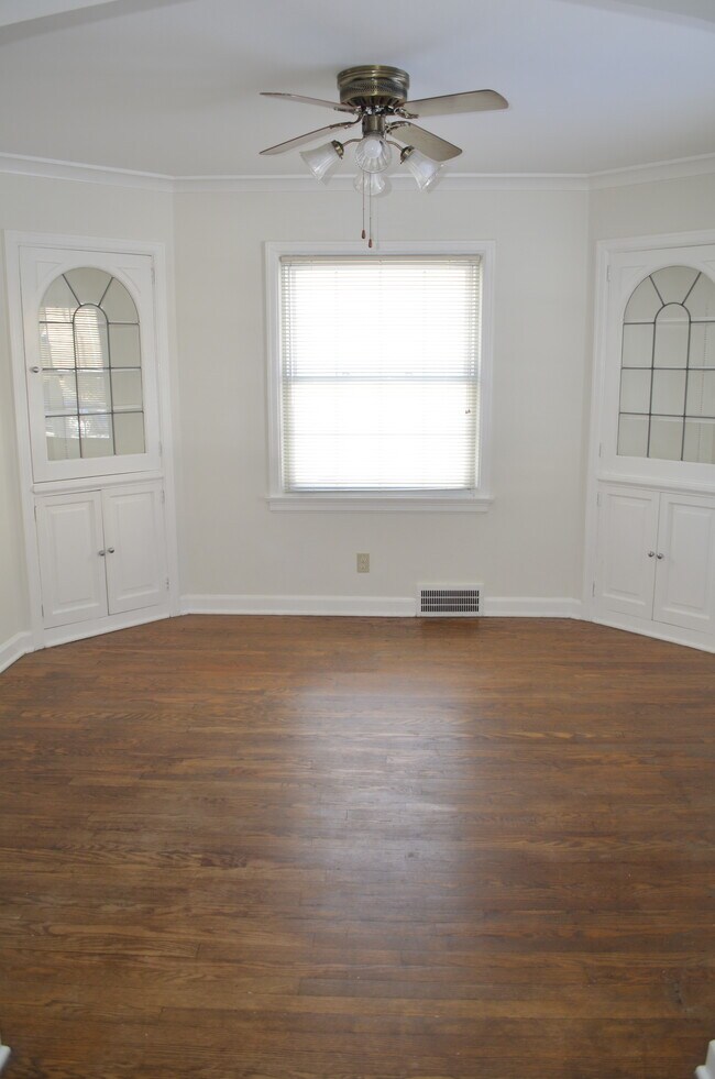 Dining Room - 8529 W Hawthorne Ave