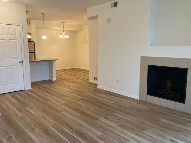 Building Photo - 2450 Windrow Dr
