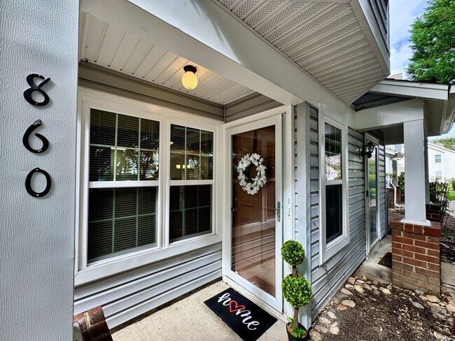 Building Photo - Updated 1st Floor/1-Level Condo Available ...