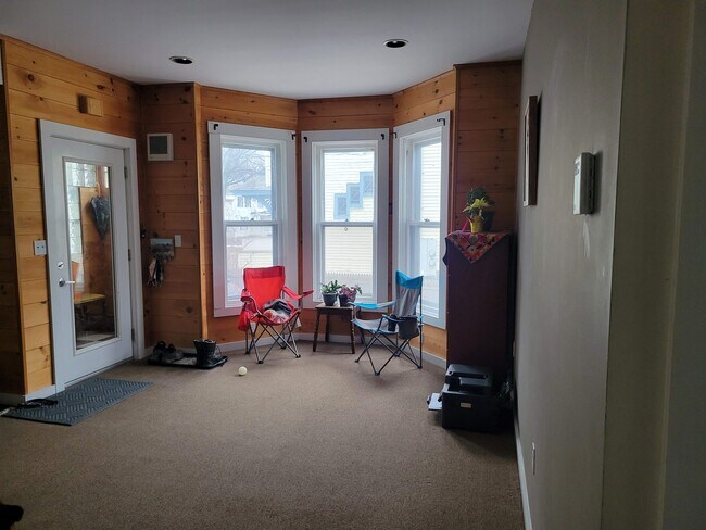 Building Photo - 235 S Winooski Ave