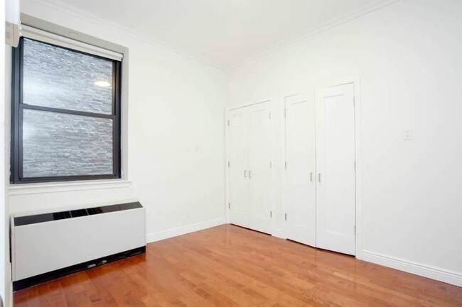 Building Photo - 488 7th Ave