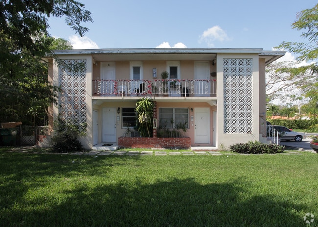 Building Photo - 4200 SW 12th St