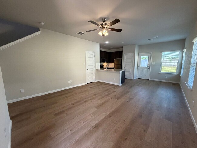 Building Photo - Modern 3/2 Townhome in NBTX