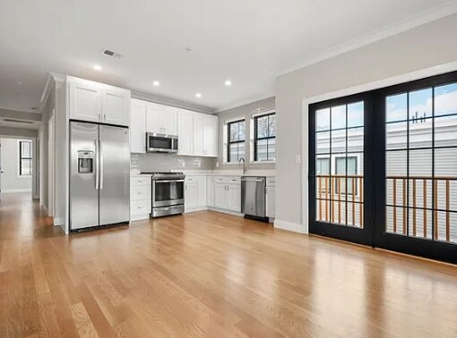 Building Photo - 281 Lamartine St