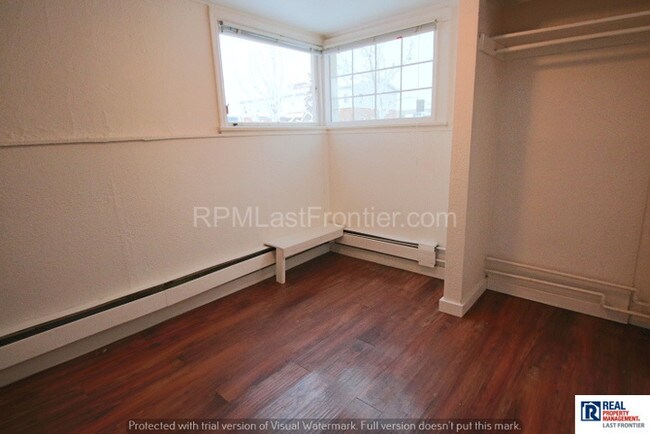 Building Photo - 1335 Hyder St