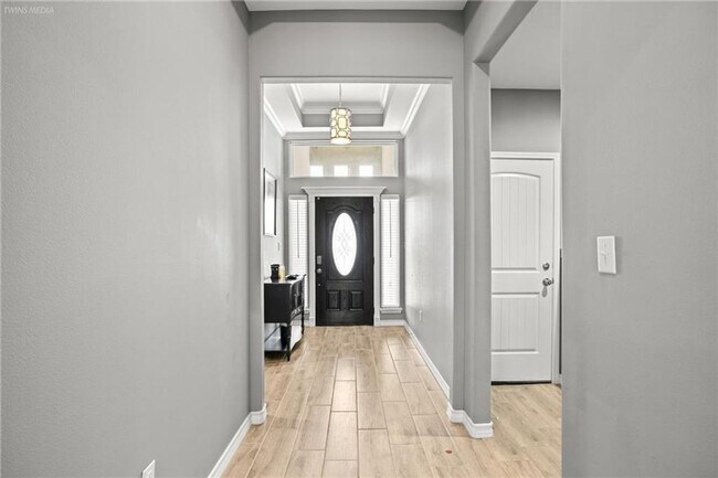 Foto del edificio - 3921 Woodhouse Ln