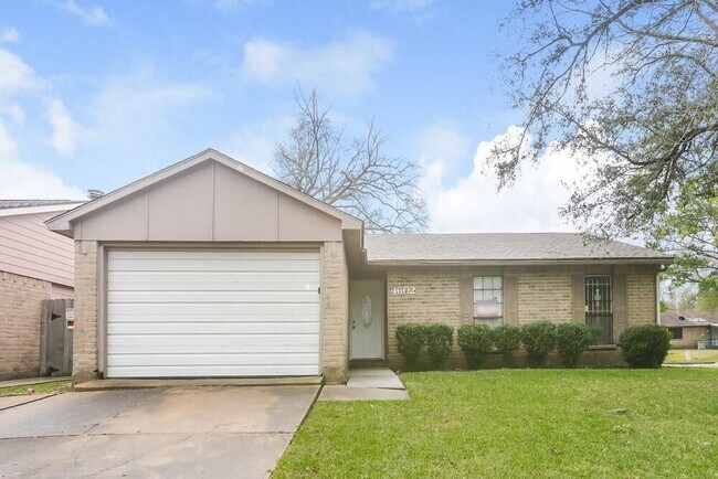 Building Photo - 14602 Flair Dr