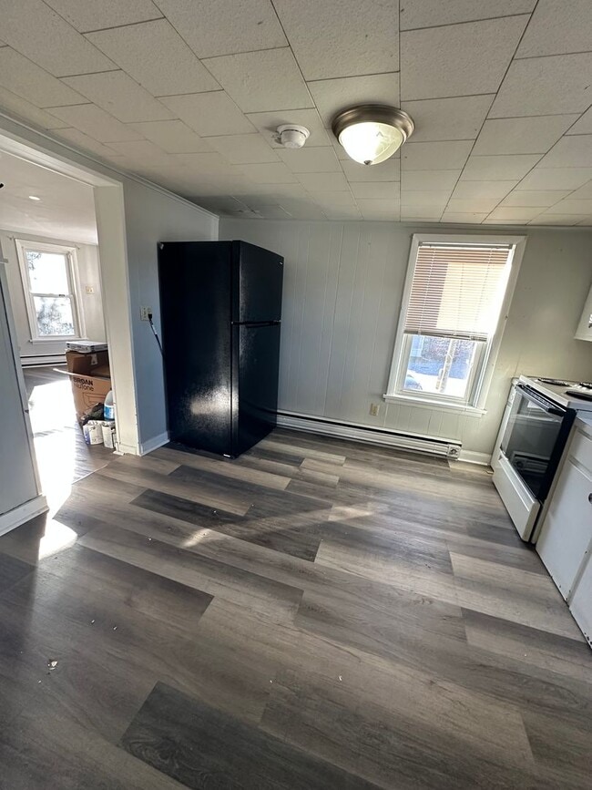 Foto del edificio - 127 Schoolhouse Rd