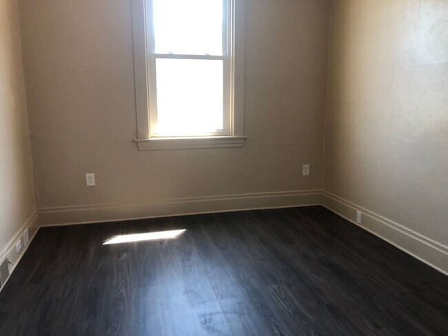 Foto del edificio - 1113 Broadway Ave