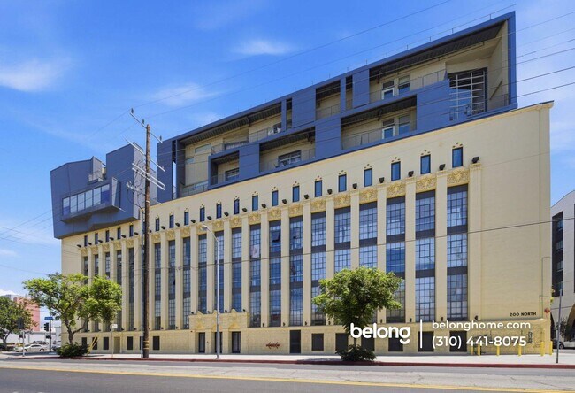 Foto del edificio - 200 N San Fernando Rd