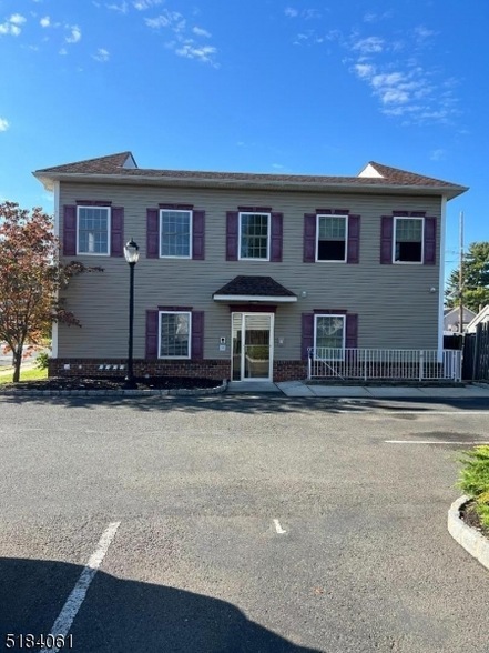 Foto principal - 1879 Morris Ave