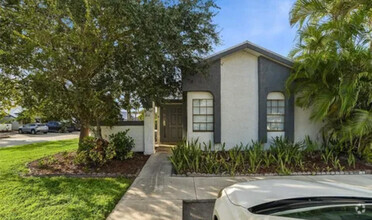 Building Photo - 210 SW Sterret Cir