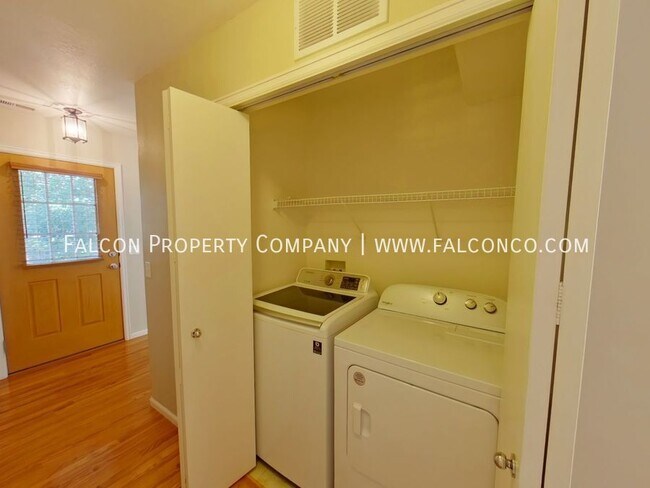 Building Photo - 6404 Casual Dr