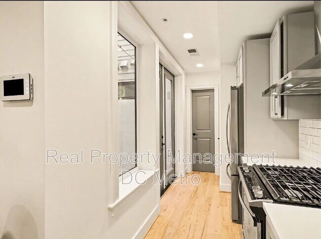 Foto del edificio - 811 Upshur St NW