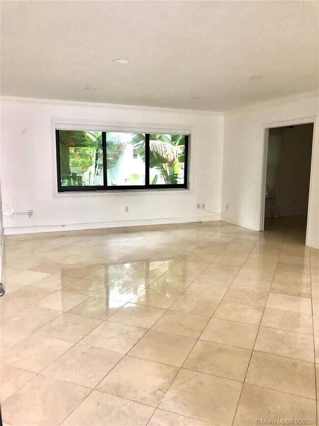 Foto del edificio - 6855 Edgewater Dr