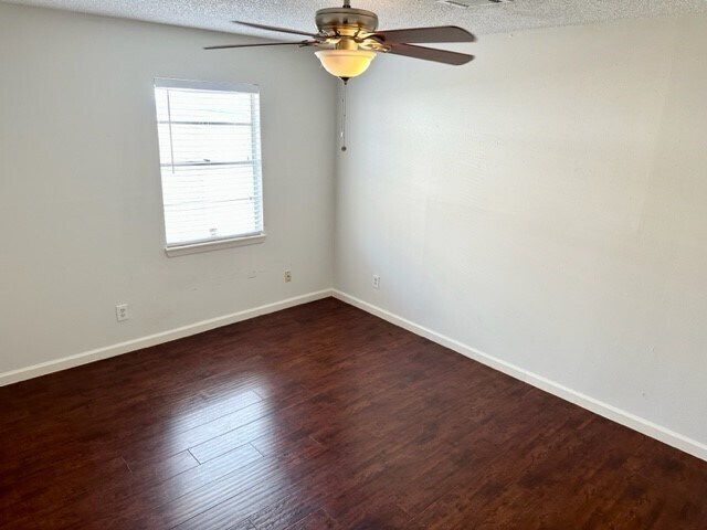 Foto del edificio - 2235 McKean Dr