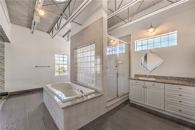Foto del edificio - 5626 Deer Creek Falls Ct