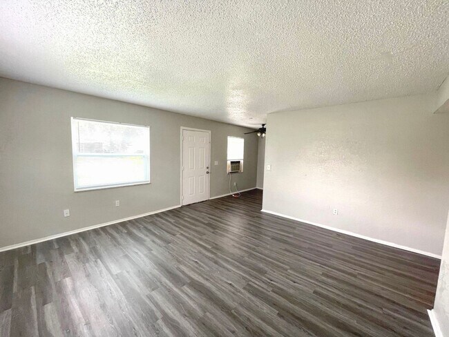 Building Photo - Quaint 3 bed 1 bath home