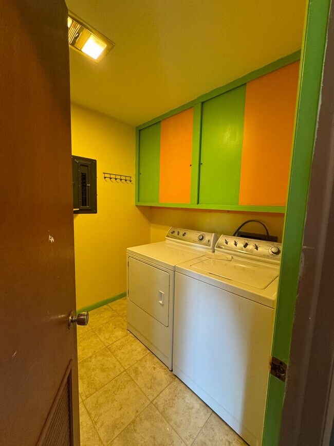 Building Photo - 3025 Greenbrier Ave