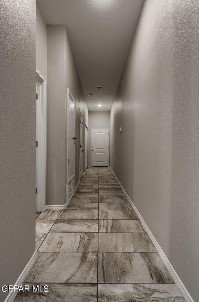 Building Photo - 714 TS Daniel Cadena Dr
