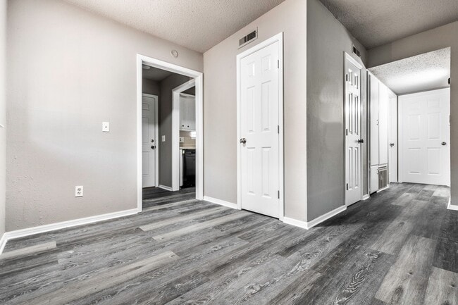 Building Photo - 918 Delmar Cir