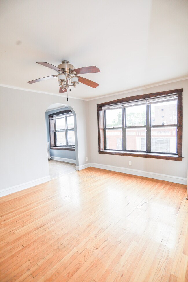 Foto del edificio - 3154 N Karlov Ave