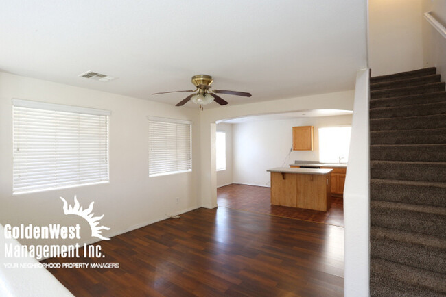 Building Photo - Tri-Level 3Bdm 3Ba Home Near Sunrise Mountain