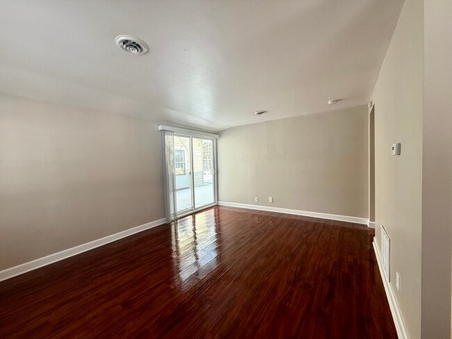 Building Photo - 1805 Baird St