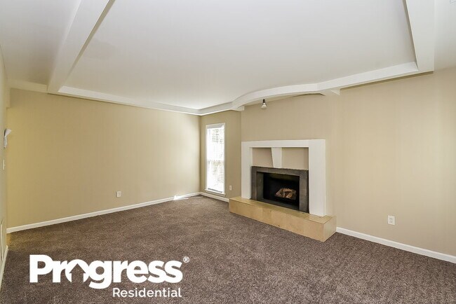 Building Photo - 5005 Henson Dr
