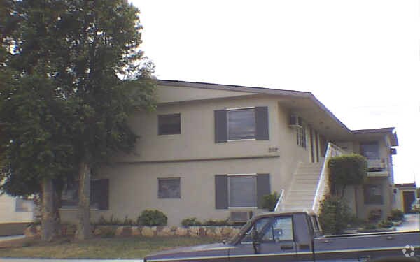 Primary Photo - 207 N Grandview Ave