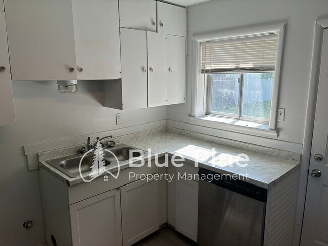 Building Photo - 3372 E Iona Rd