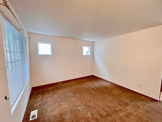 Foto del edificio - 3 Bed, 2.5 Bath home in Silver Firs!