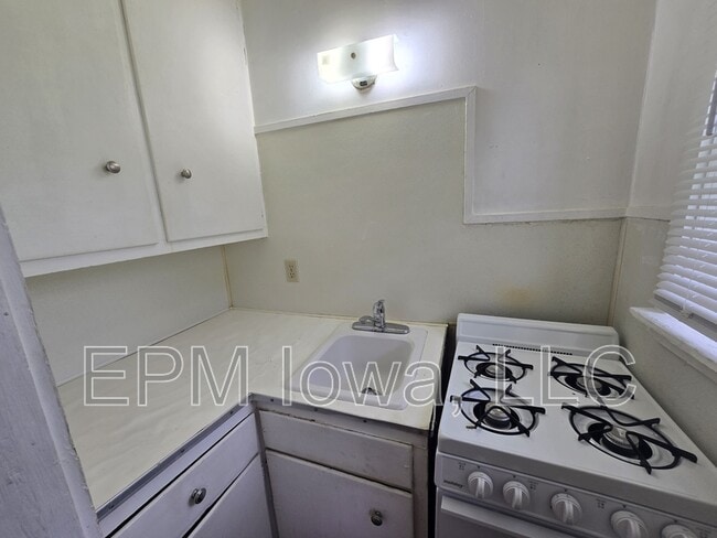 Building Photo - 2836 Independence Ave
