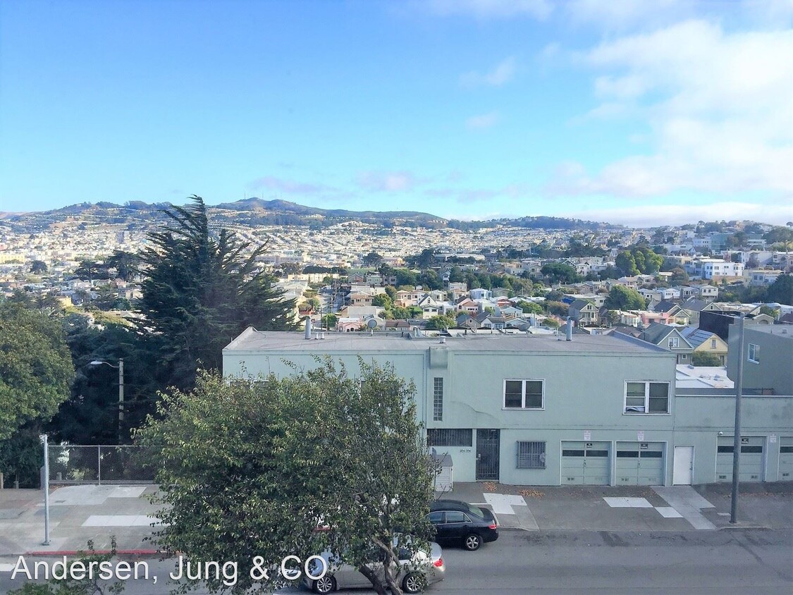 Primary Photo - 400 Monterey Blvd
